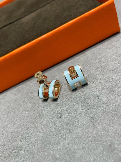 [Lumina]POP H SKY BLUE STUD EARRINGS