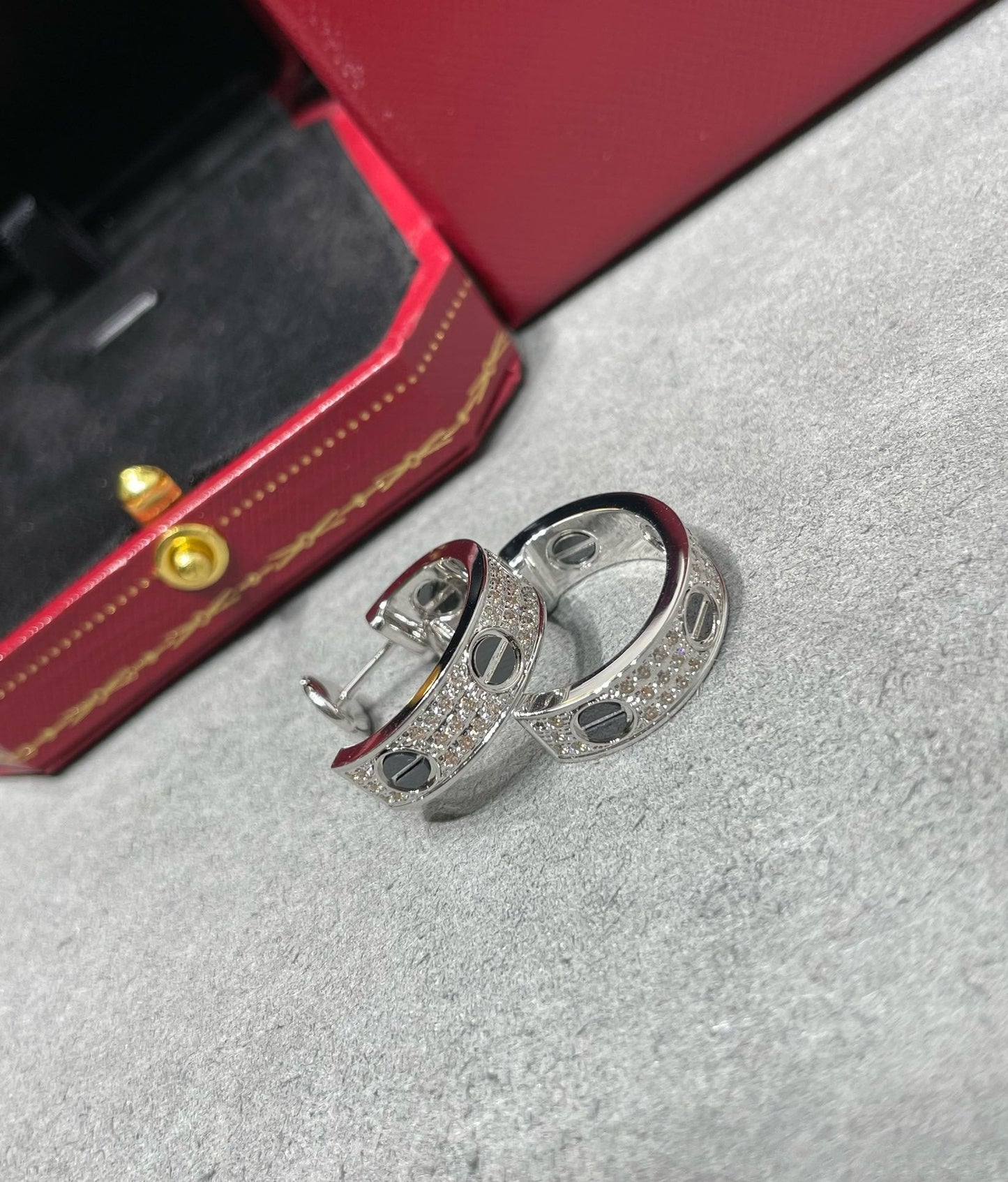 [Lumina]LOVE CERAMIC DIAMOND PAVED SILVER EARRINGS