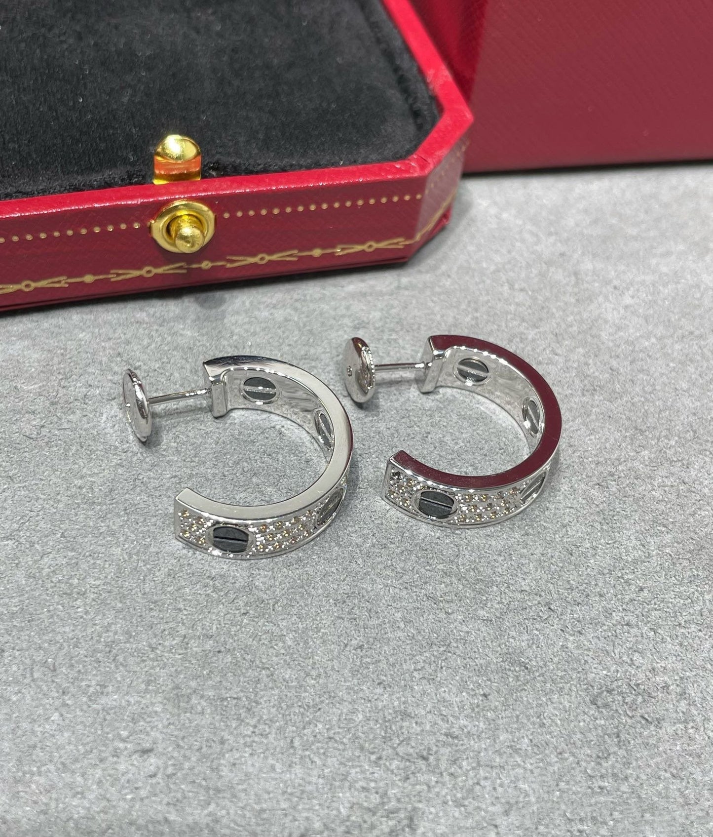 [Lumina]LOVE CERAMIC DIAMOND PAVED SILVER EARRINGS