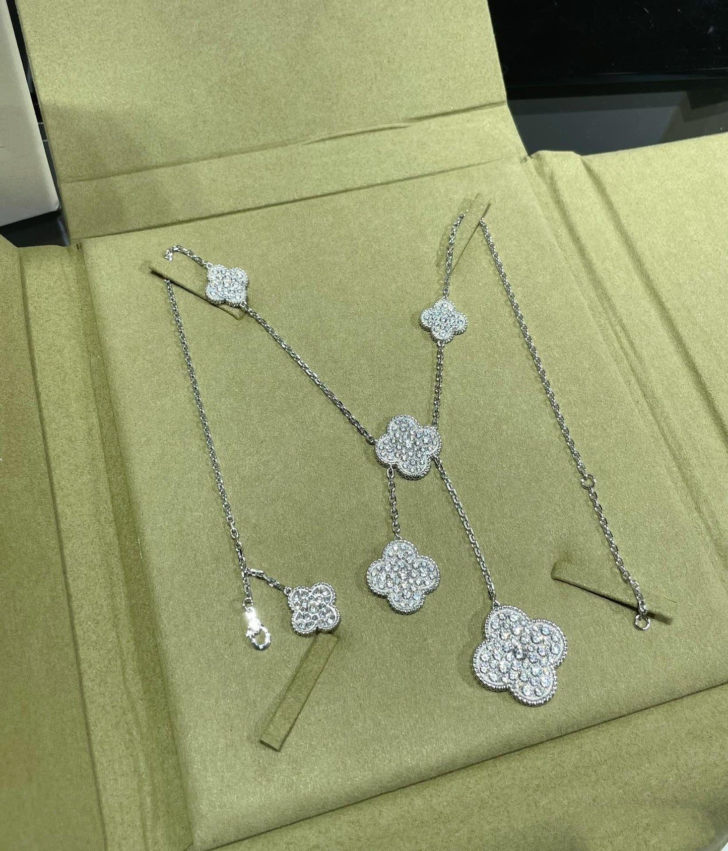 [Lumina]CLOVER 6 MOTIF DIAMOND PAVED NECKLACE