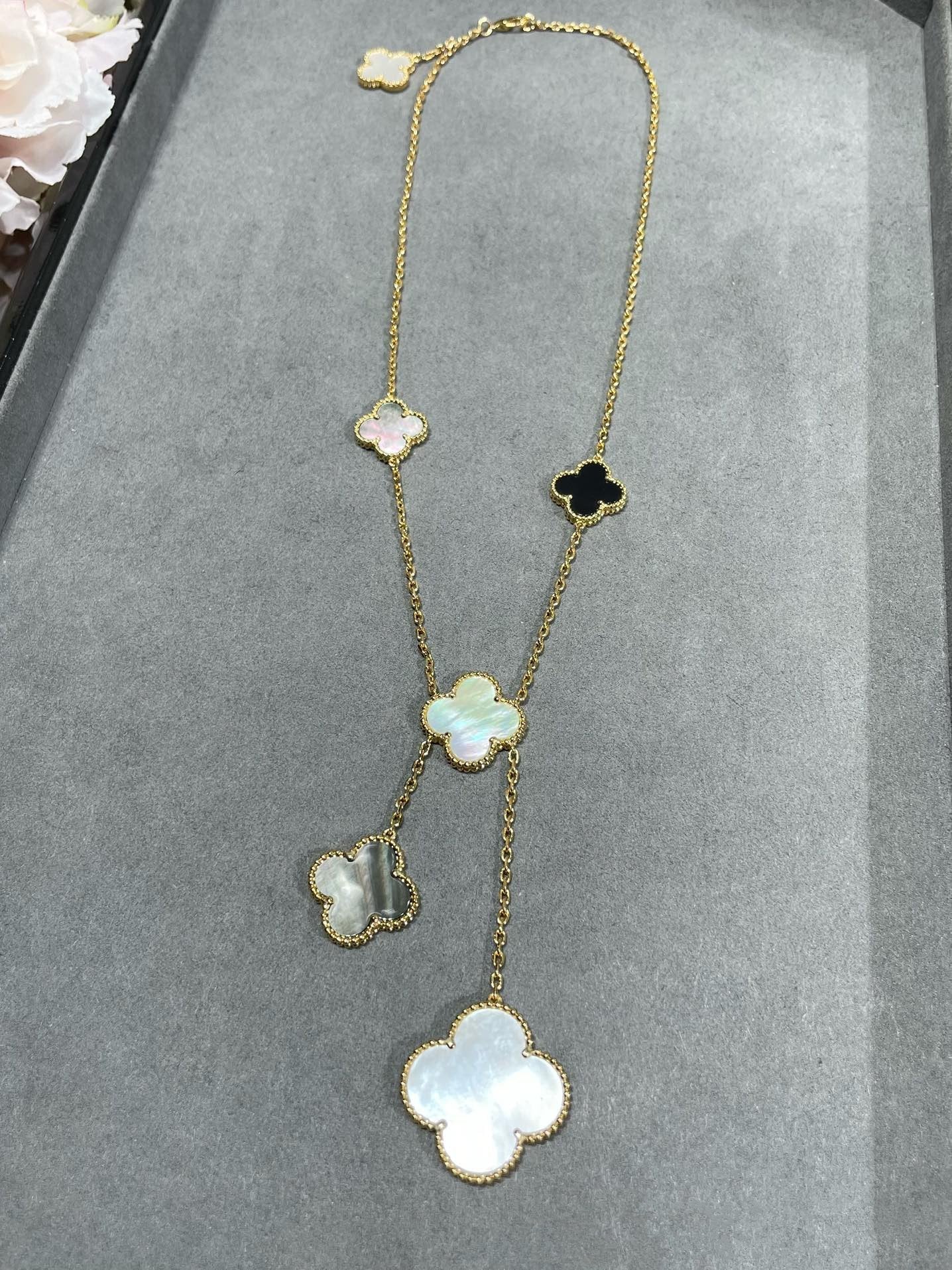 [Lumina]CLOVER 6 MOTIF MOP ONYX GOLD NECKLACE