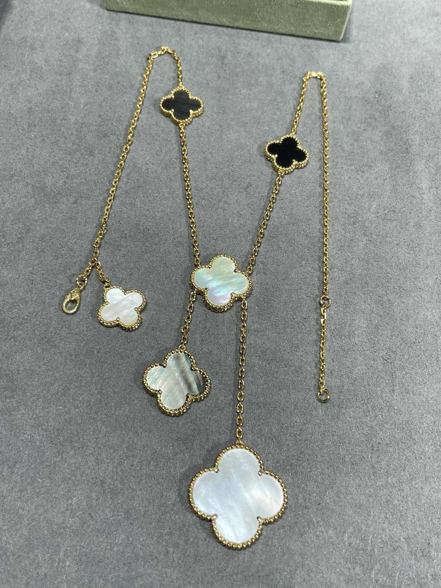 [Lumina]CLOVER 6 MOTIF MOP ONYX GOLD NECKLACE