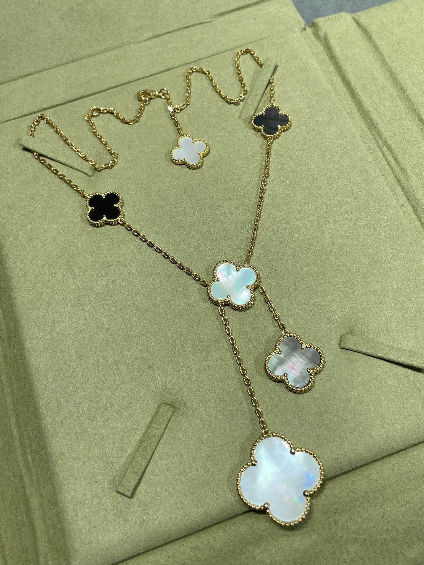 [Lumina]CLOVER 6 MOTIF MOP ONYX GOLD NECKLACE
