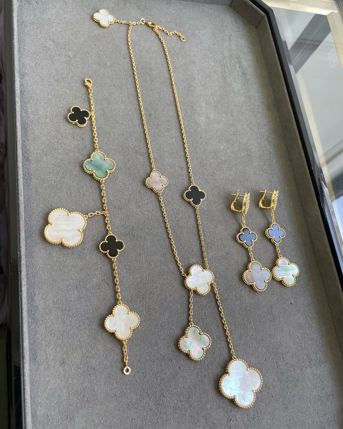 [Lumina]CLOVER 3 MOTIF MOP ONYX DARK MOP PINK GOLD EARRINGS