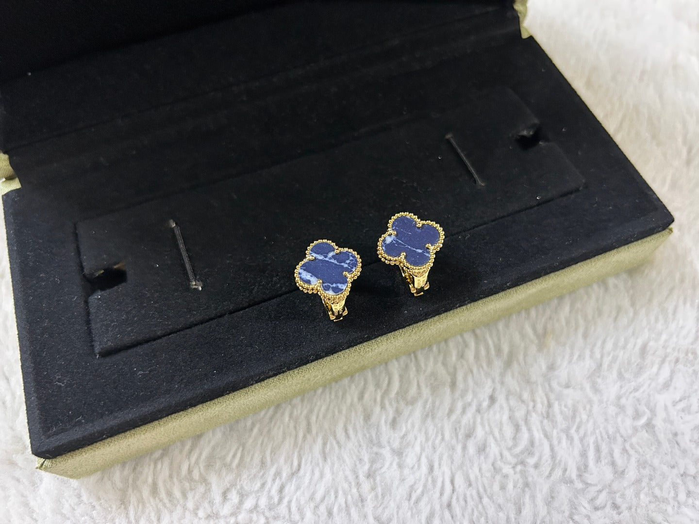 [Lumina]CLOVER PIETERSITE MEDIUM STUD EARRINGS