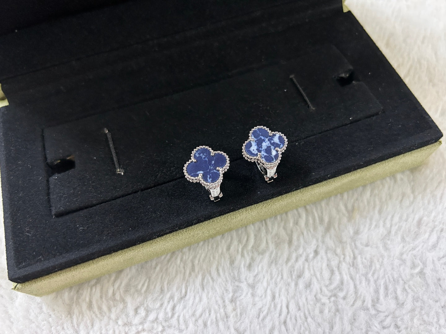 [Lumina]CLOVER PIETERSITE MEDIUM STUD EARRINGS