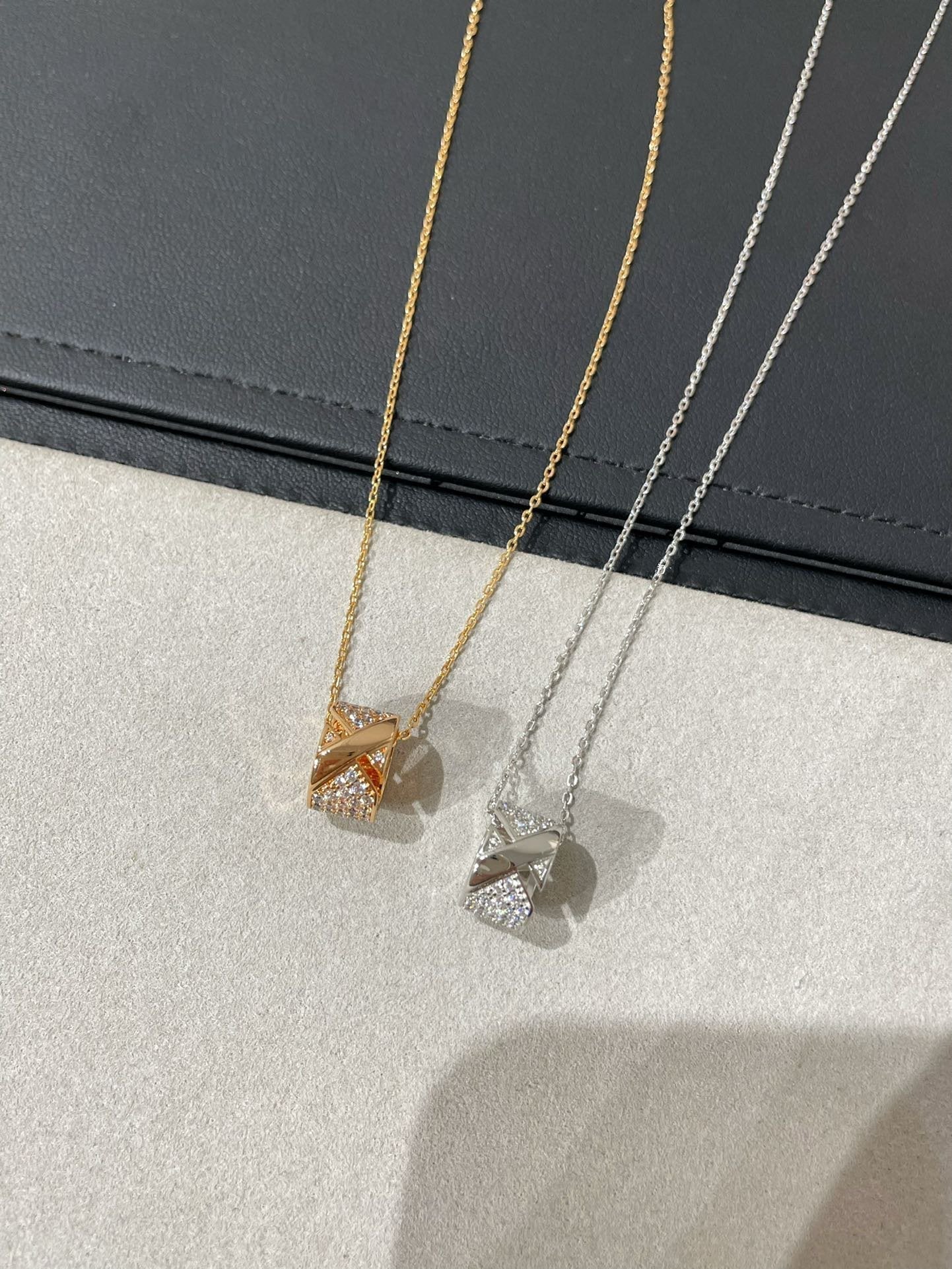 [Lumina]LIENS EVIDENCE DIAMOND PAVED NECKLACE