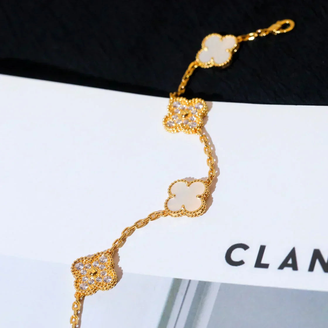 [Lumina]CLOVER WHITE PEARL MOP 5 MOTIF BRACELET COLLECTION
