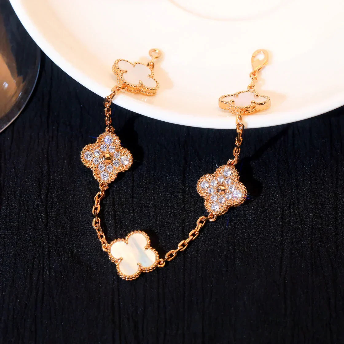 [Lumina]CLOVER WHITE PEARL MOP 5 MOTIF BRACELET COLLECTION