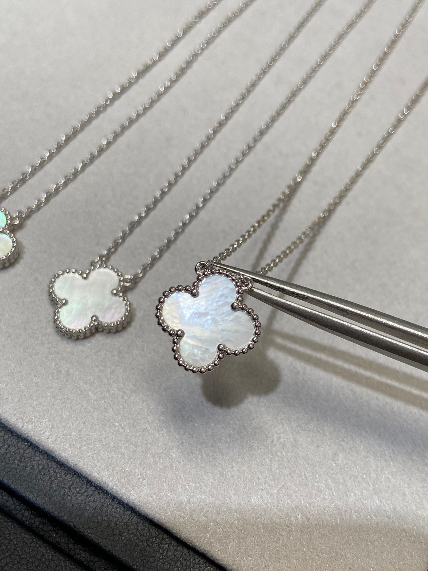 [Lumina]CLOVER MEDIUM SILVER WHITE MOP NECKLACE