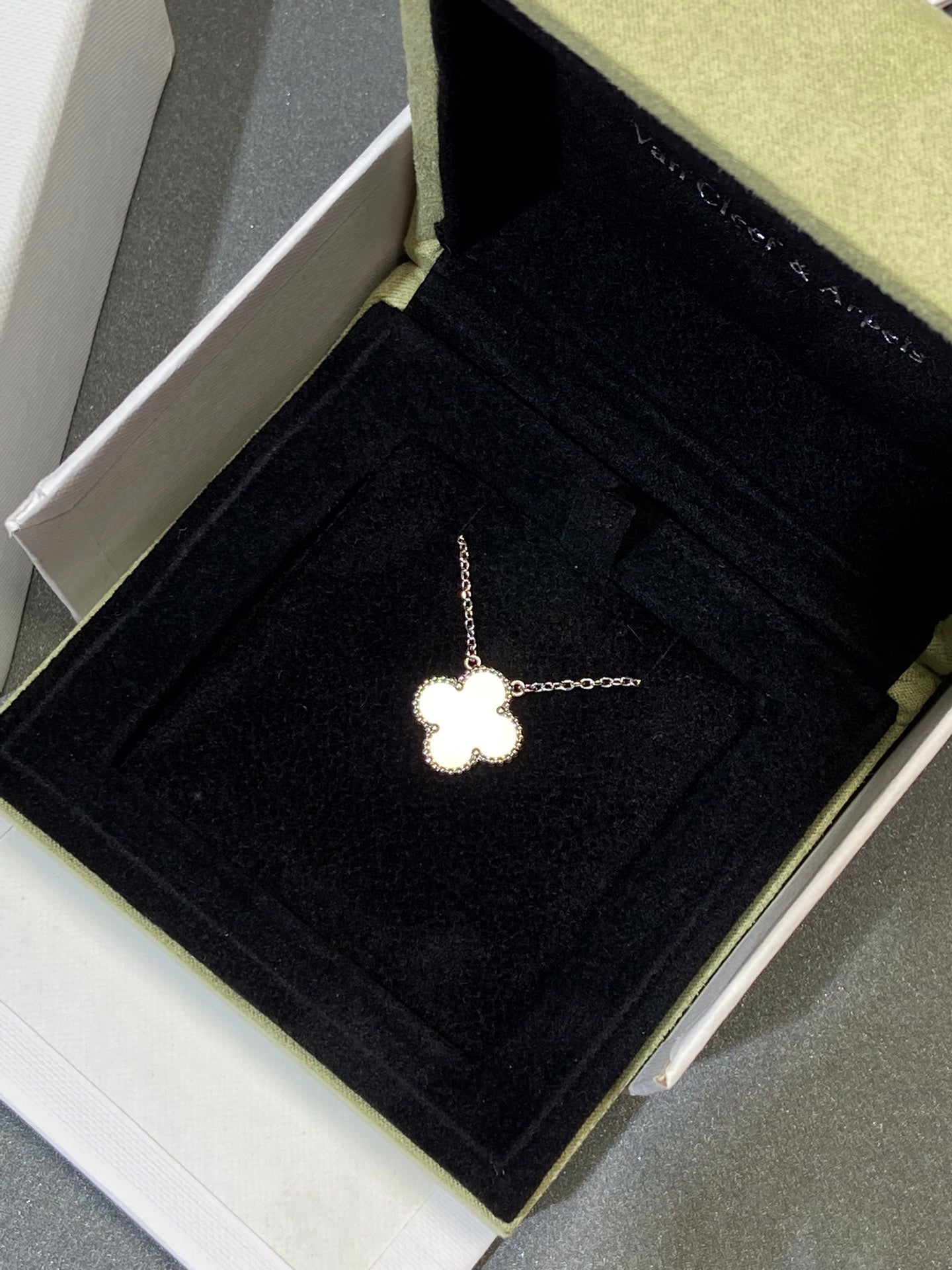 [Lumina]CLOVER MEDIUM SILVER WHITE MOP NECKLACE