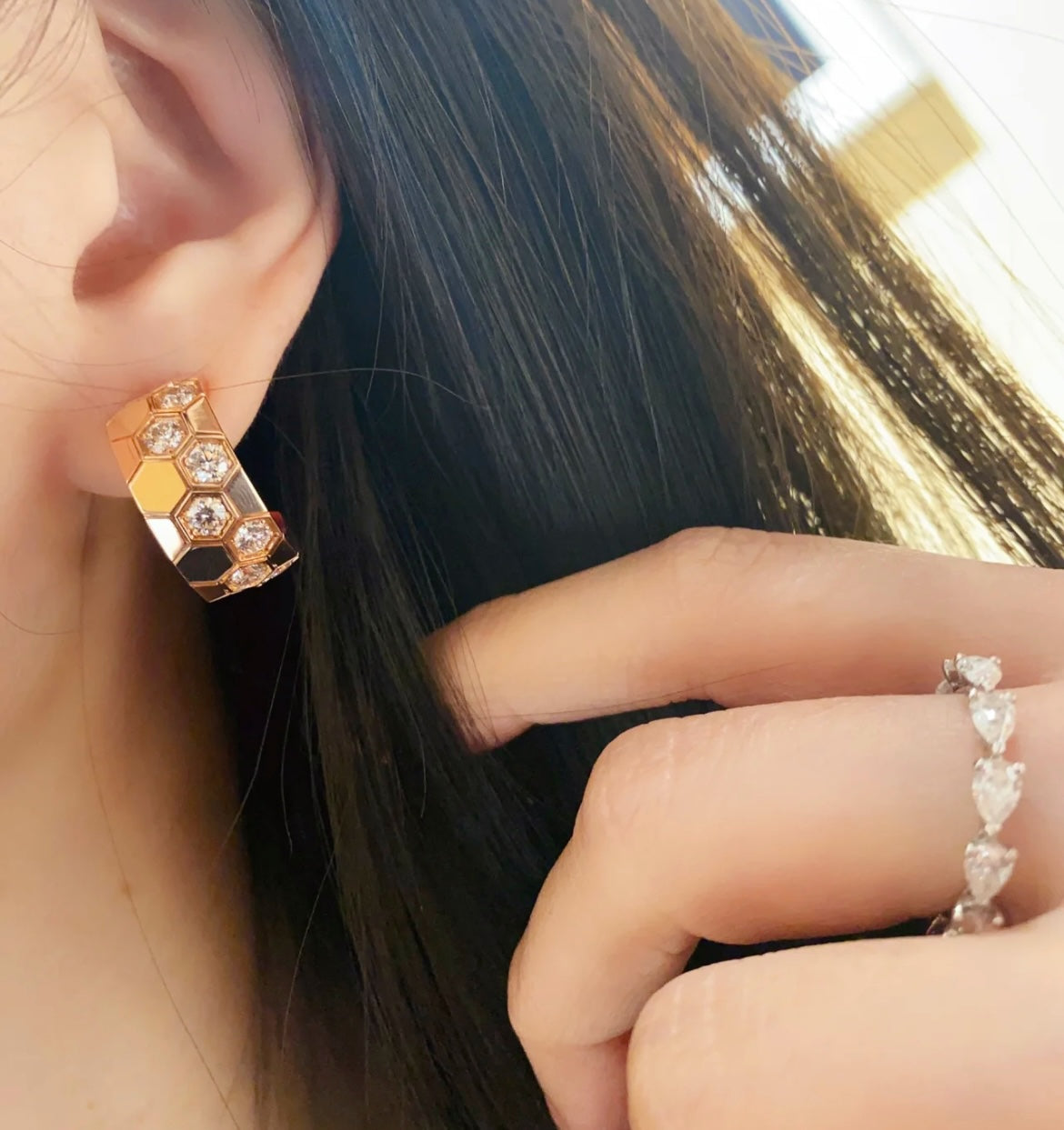 [Lumina]BEE LOVE DIAMOND HOOP EARRINGS