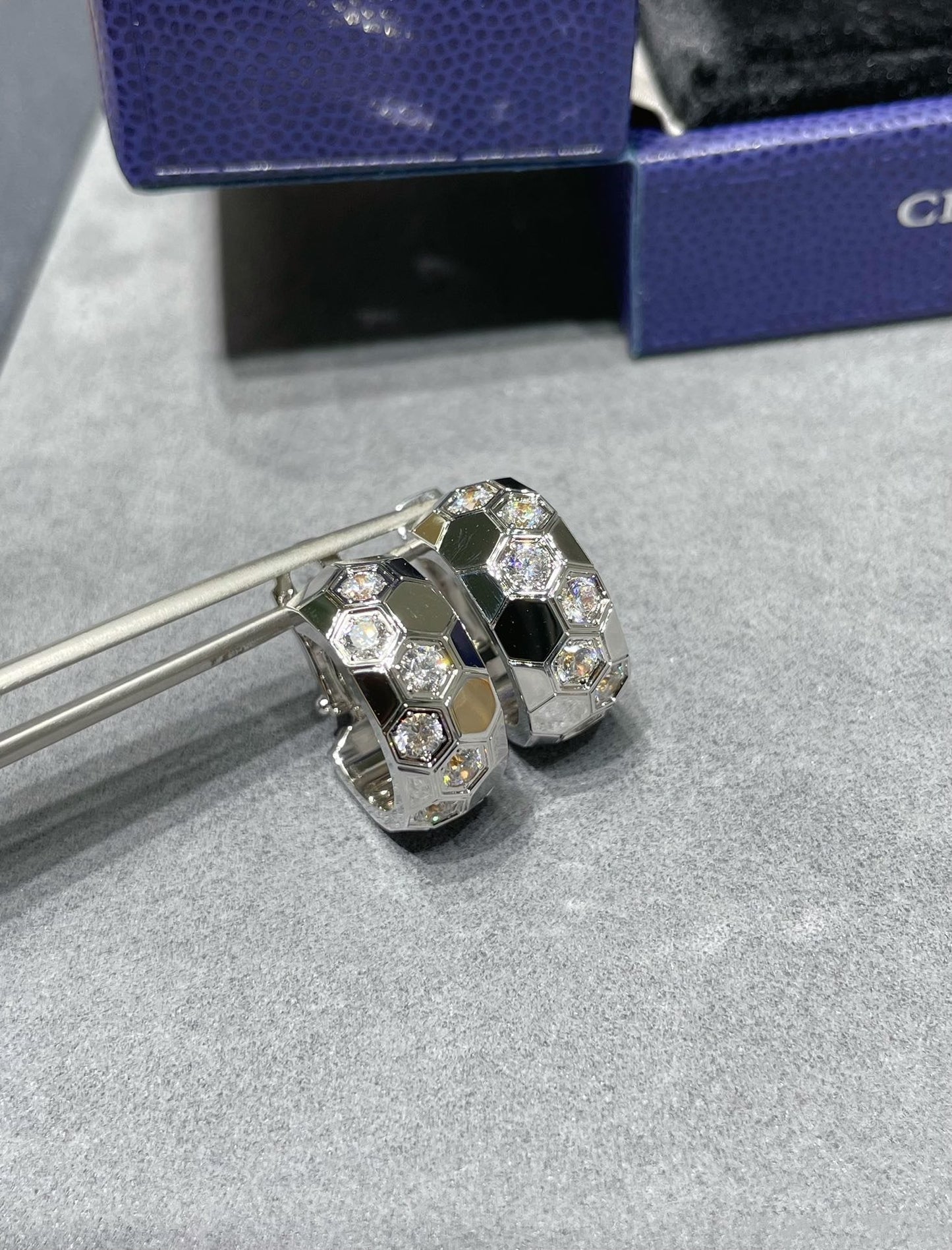 [Lumina]BEE LOVE DIAMOND HOOP EARRINGS
