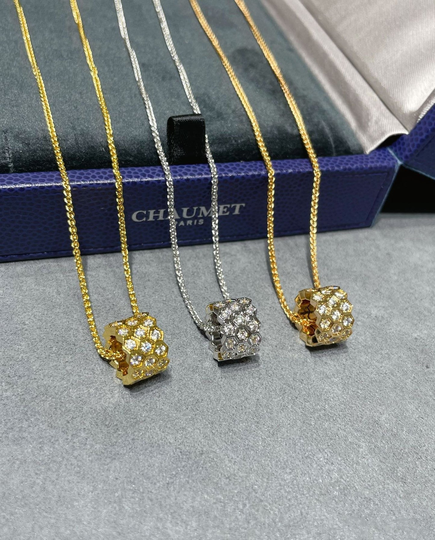 [Lumina]BEE LOVE DIAMOND PAVED 3 ROW NECKLACE