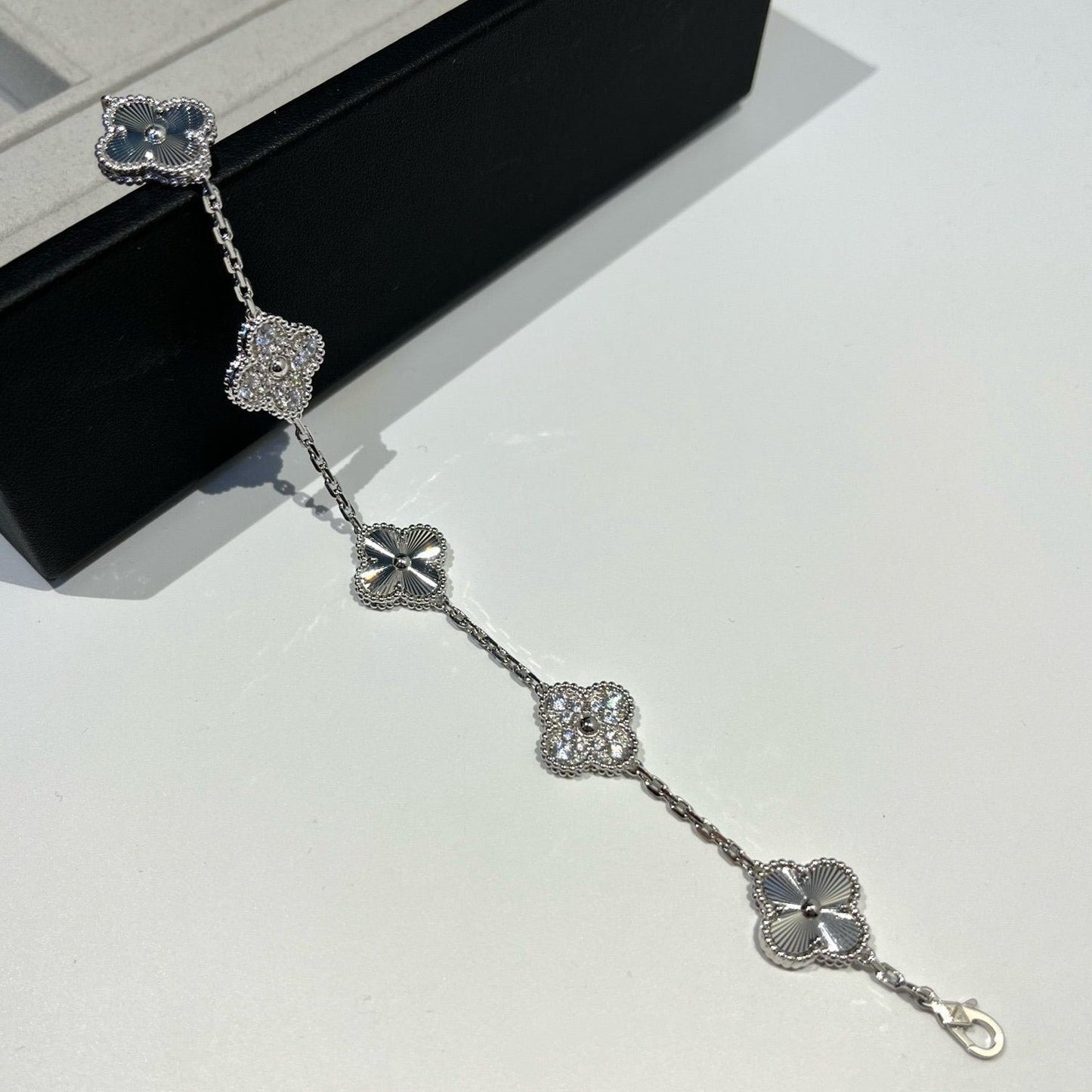 [Lumina] CLOVER 5 MOTIF LASER BRACELET COLLECTION