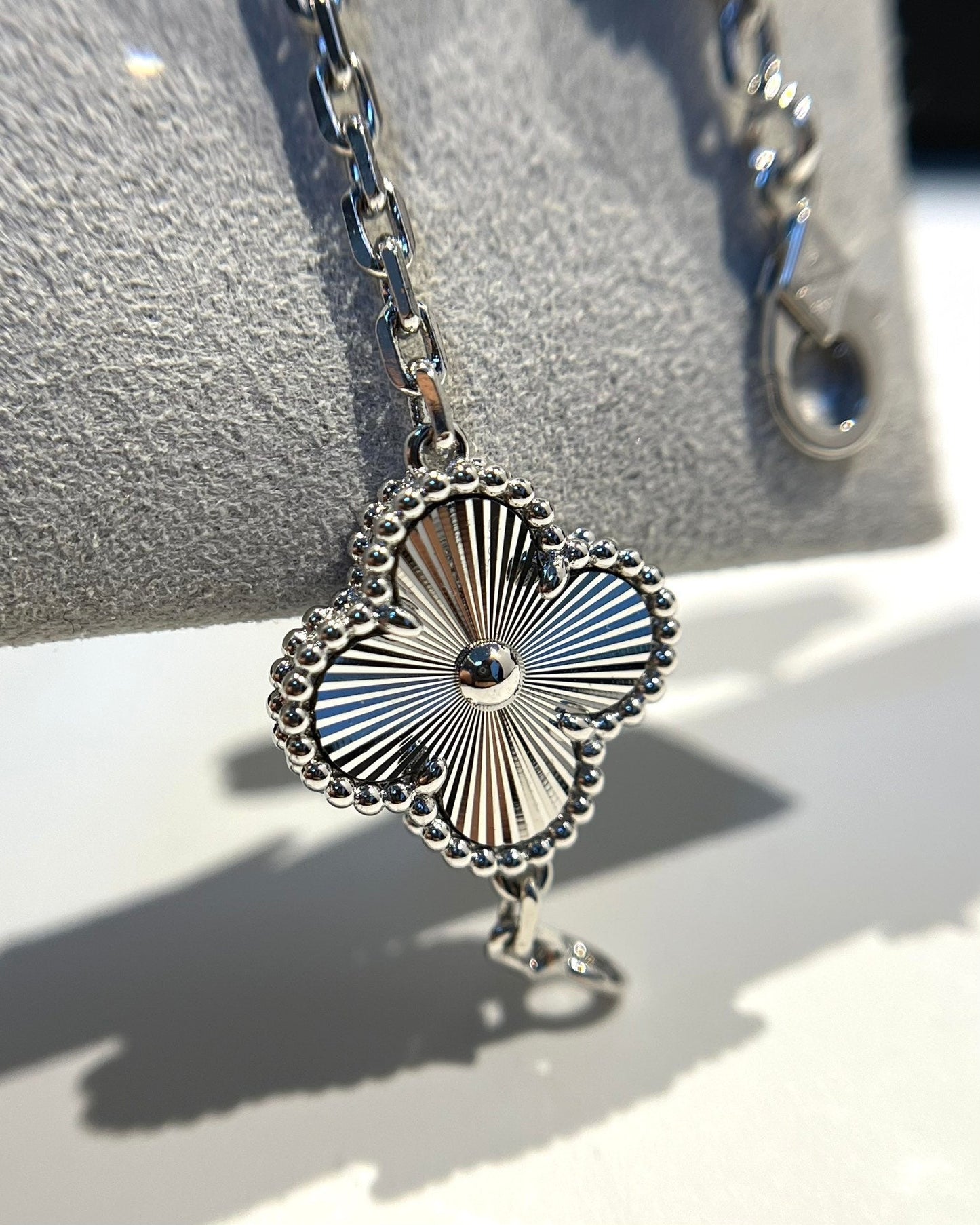 [Lumina] CLOVER 5 MOTIF LASER BRACELET COLLECTION