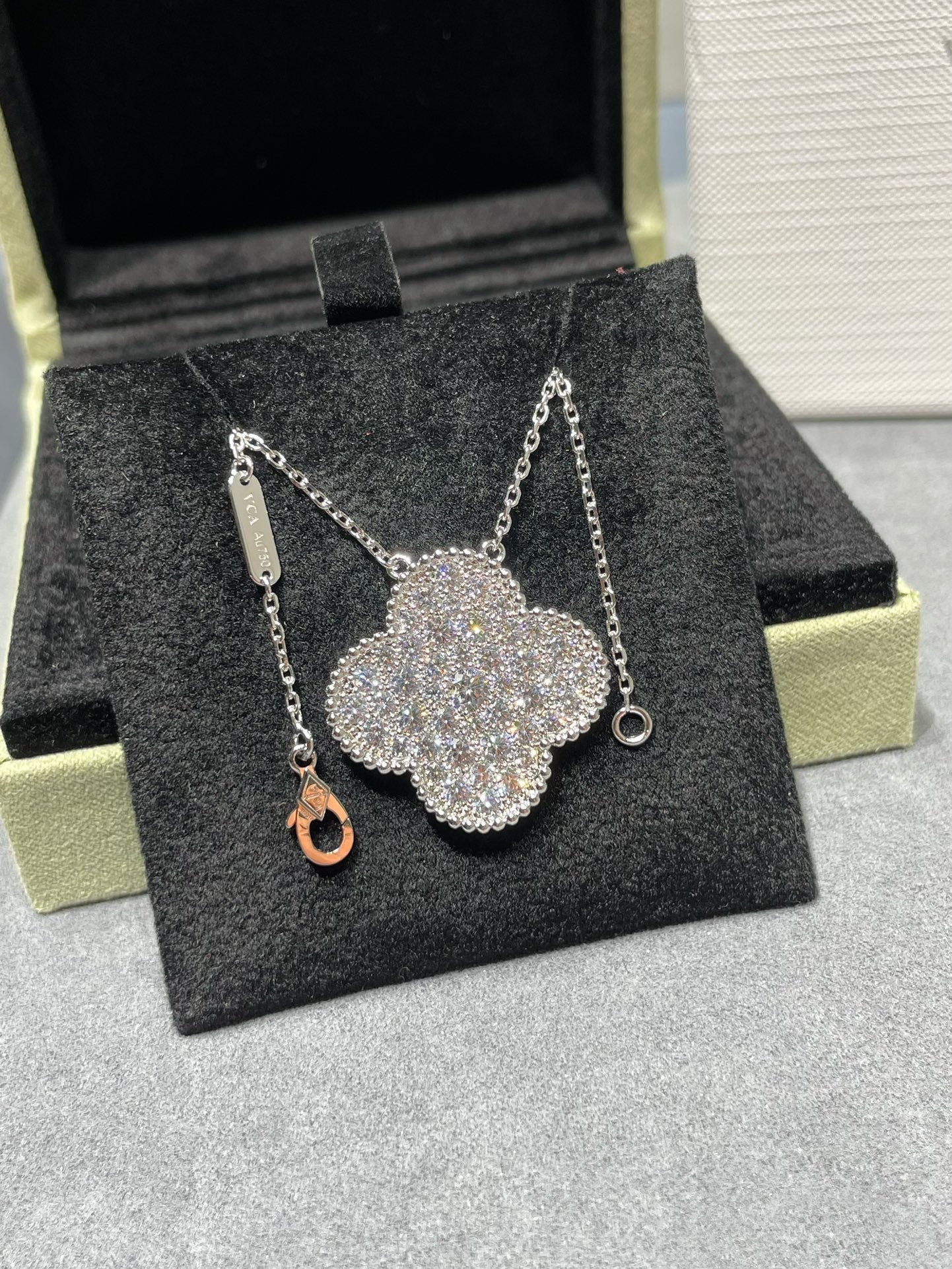 [Lumina]CLOVER 25MM LARGE PENDANT DIAMOND PAVED SILVER NECKLACE