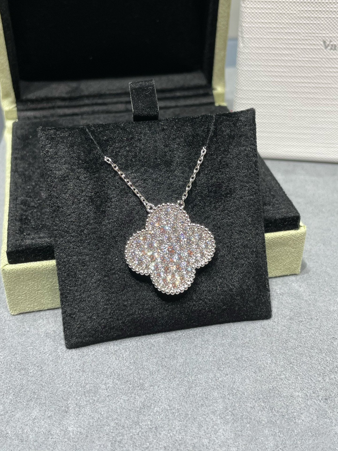 [Lumina]CLOVER 25MM LARGE PENDANT DIAMOND PAVED SILVER NECKLACE