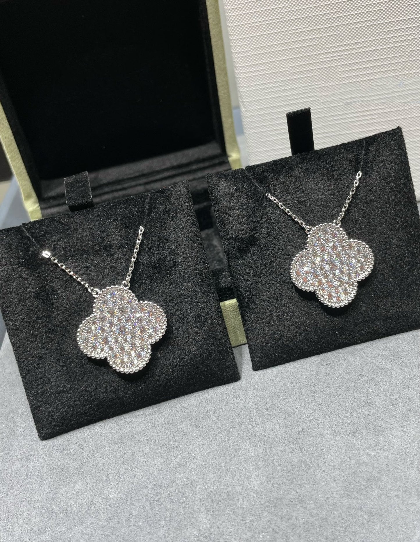 [Lumina]CLOVER 25MM LARGE PENDANT DIAMOND PAVED SILVER NECKLACE
