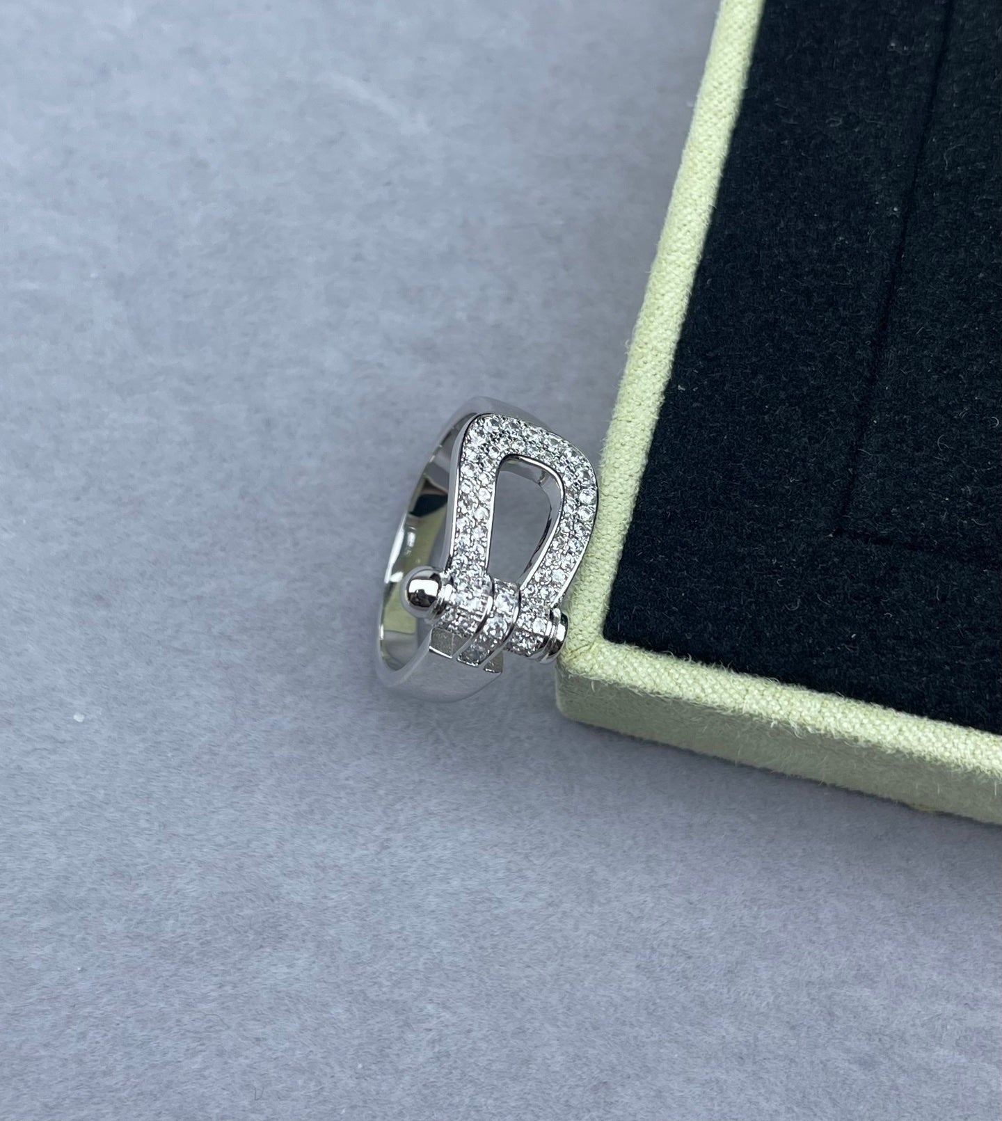 [Lumina]Wide Hoof-Shaped Diamond-Studded Ring