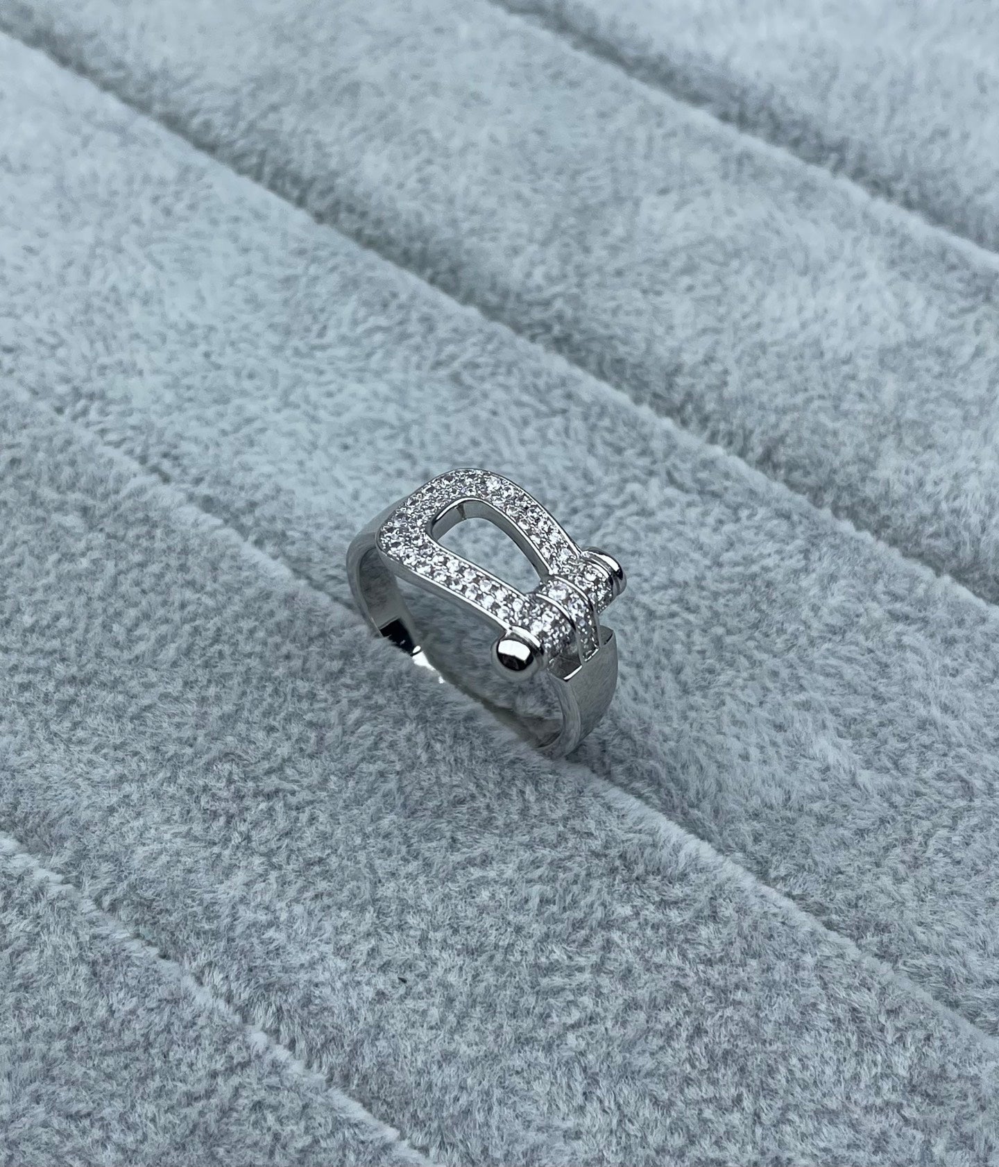 [Lumina]Wide Hoof-Shaped Diamond-Studded Ring