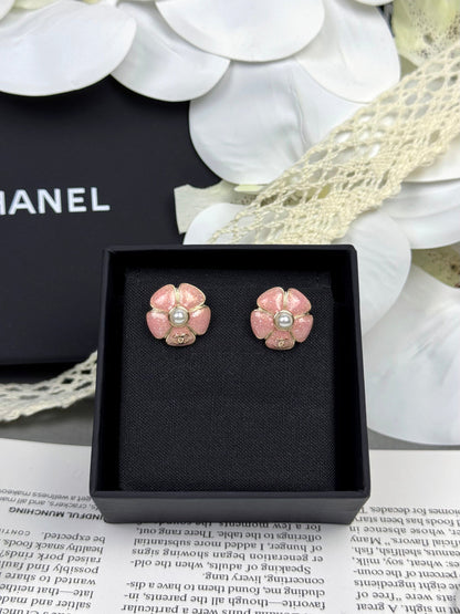 [Lumina]26C Pink Camellia Pearl Enamel Stud Earrings