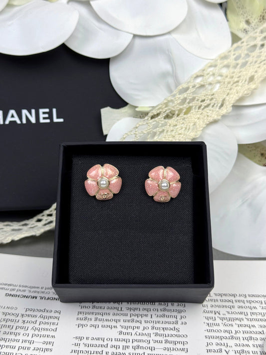 [Lumina]26C Pink Camellia Pearl Enamel Stud Earrings
