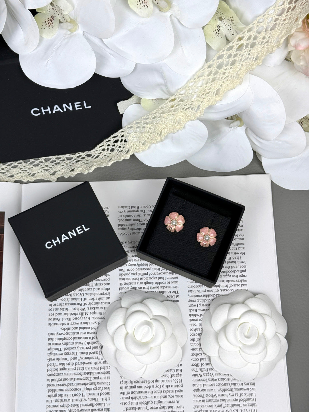 [Lumina]26C Pink Camellia Pearl Enamel Stud Earrings