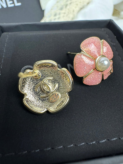 [Lumina]26C Pink Camellia Pearl Enamel Stud Earrings