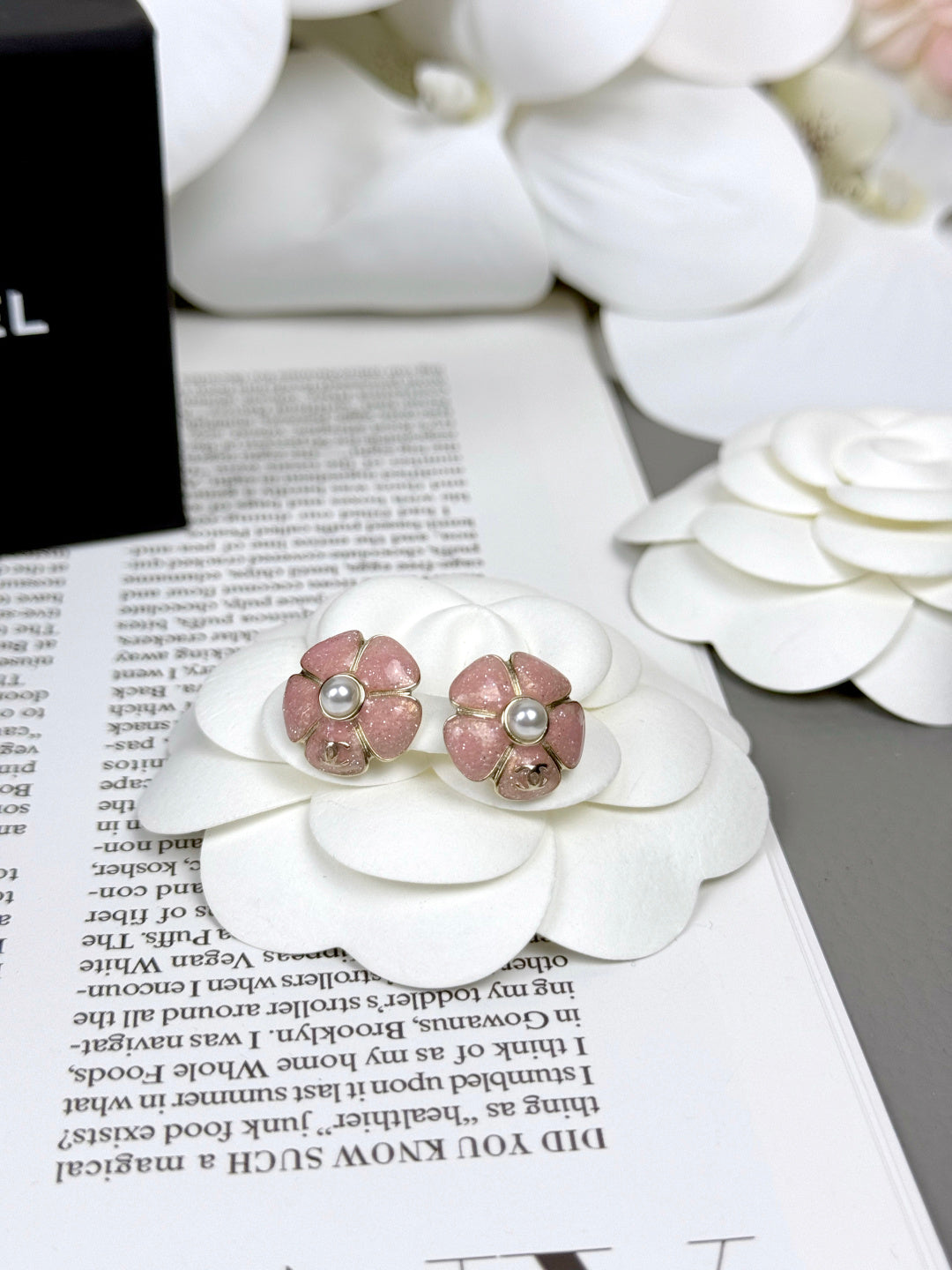 [Lumina]26C Pink Camellia Pearl Enamel Stud Earrings