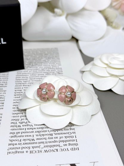 [Lumina]26C Pink Camellia Pearl Enamel Stud Earrings