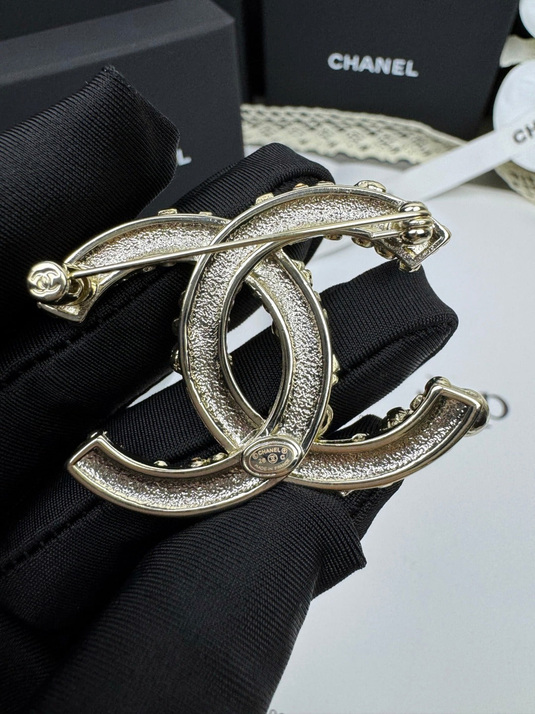 [Lumina]26C Pink-White Enamel Ice Cream Cone Double C Brooch