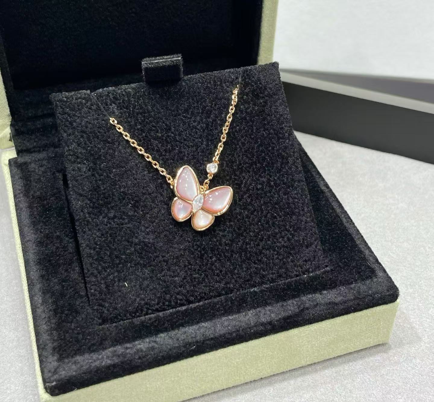 [Lumina]BUTTERFLY PINK MOTHER-OF-PEARL DIAMOND NECKLACE