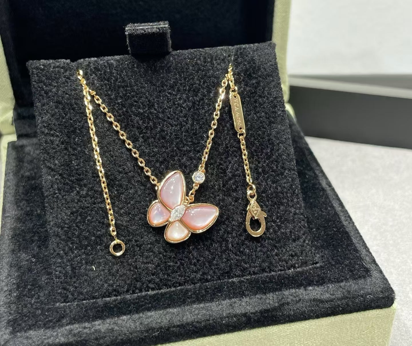 [Lumina]BUTTERFLY PINK MOTHER-OF-PEARL DIAMOND NECKLACE