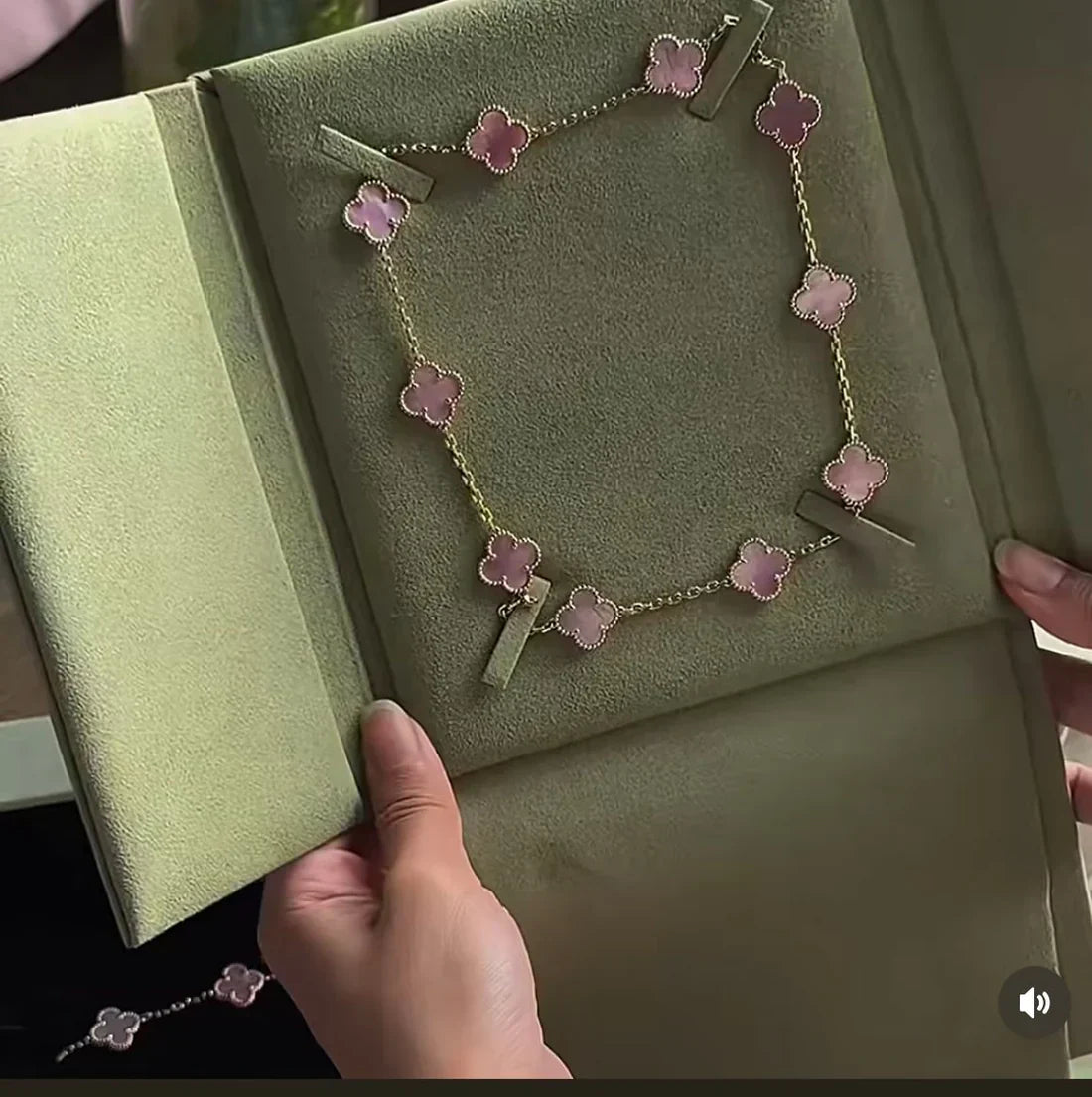 [Lumina Jewellery] Pink Necklace with Ten Clover Designs