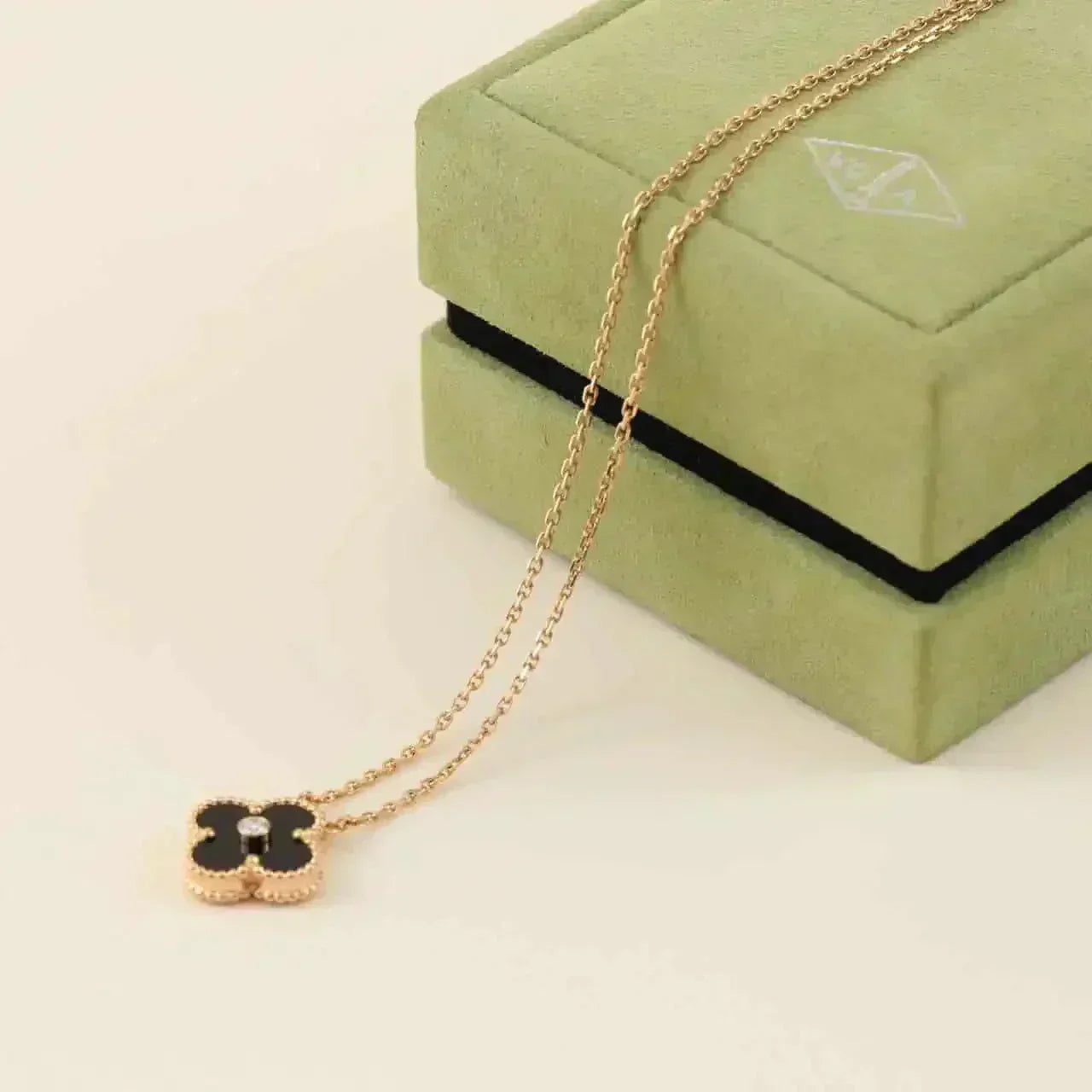 [Lumina]CLOVER 15MM DIAMOND ONYX NECKLACE