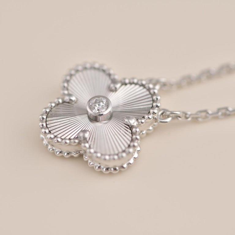 [Lumina]CLOVER  15MM DIAMOND LASER NECKLACE SILVER