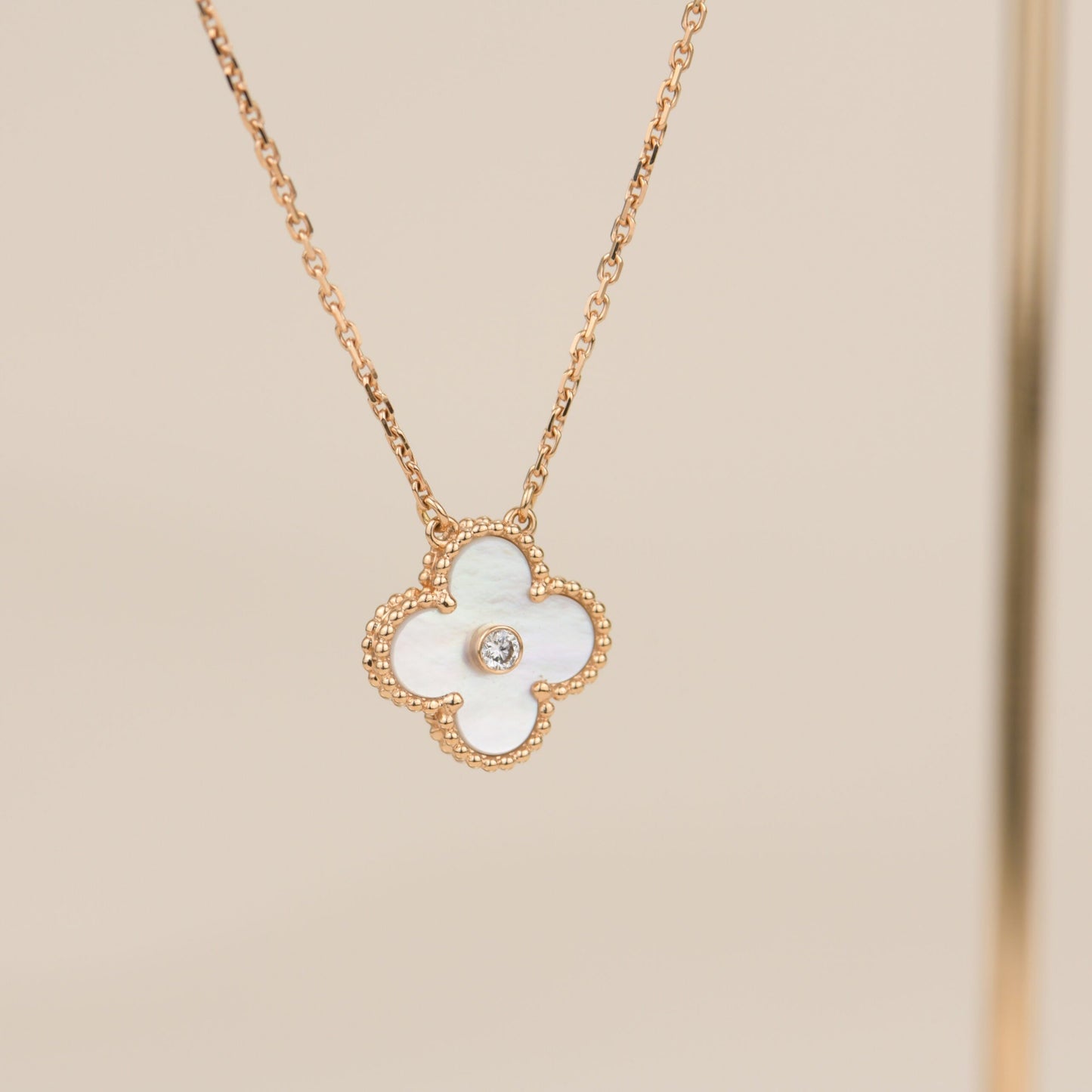 [Lumina]CLOVER 15MM DIAMOND WHITE FRITILLARIA NECKLACE