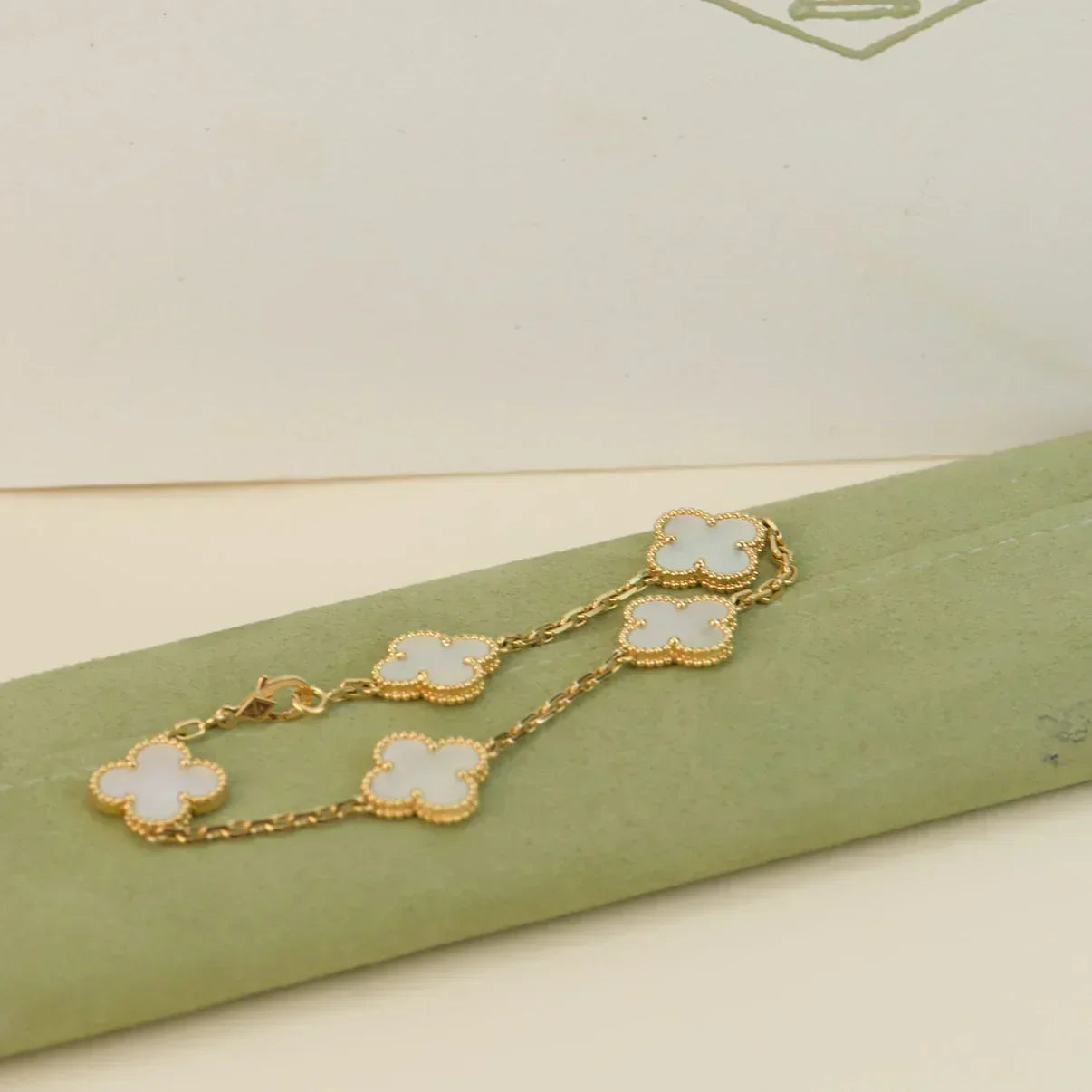 [Lumina]CLOVER WHITE PEARL MOP 5 MOTIF BRACELET COLLECTION