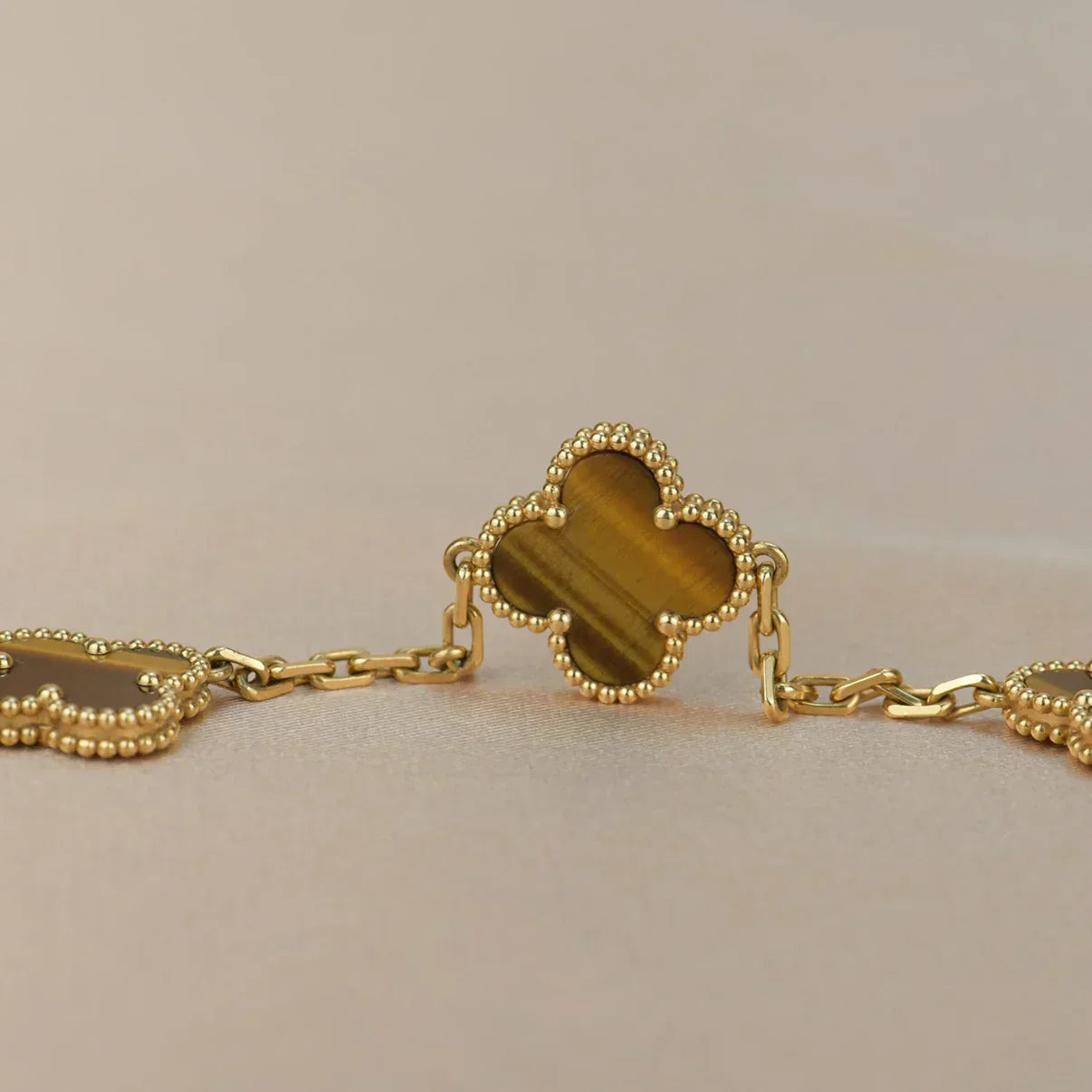 [Lumina] CLOVER 5 MOTIFS TIGER EYE BRACELET COLLECTION