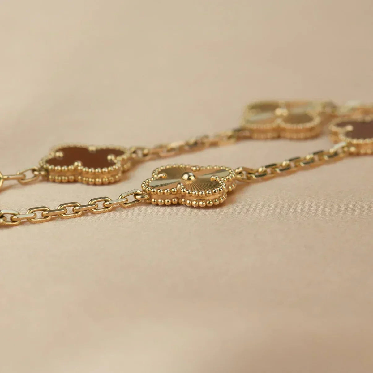 [Lumina] CLOVER 5 MOTIF RED CORNELIAN BRACELET COLLECTION