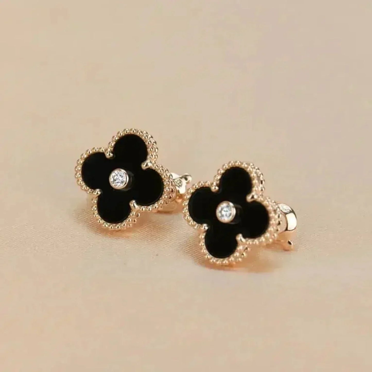 [Lumina]CLOVER MEDIUM 1 MOTIFS ONYX DIAMOND EARRINGS
