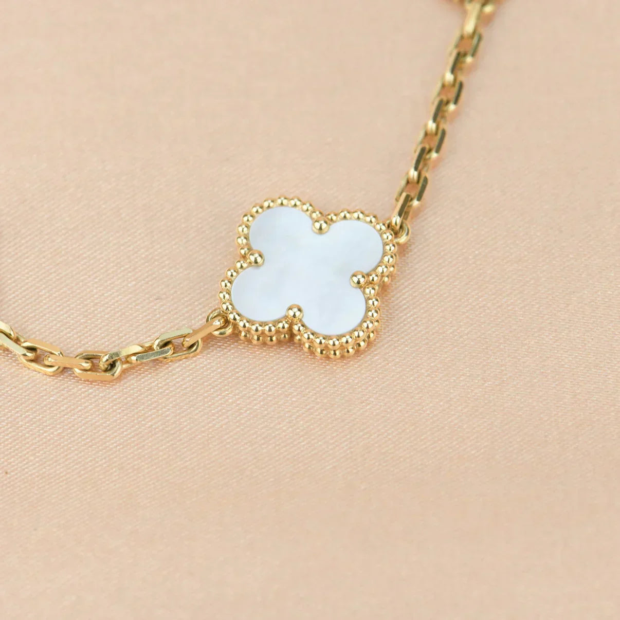 [Lumina]CLOVER WHITE PEARL MOP 5 MOTIF BRACELET COLLECTION