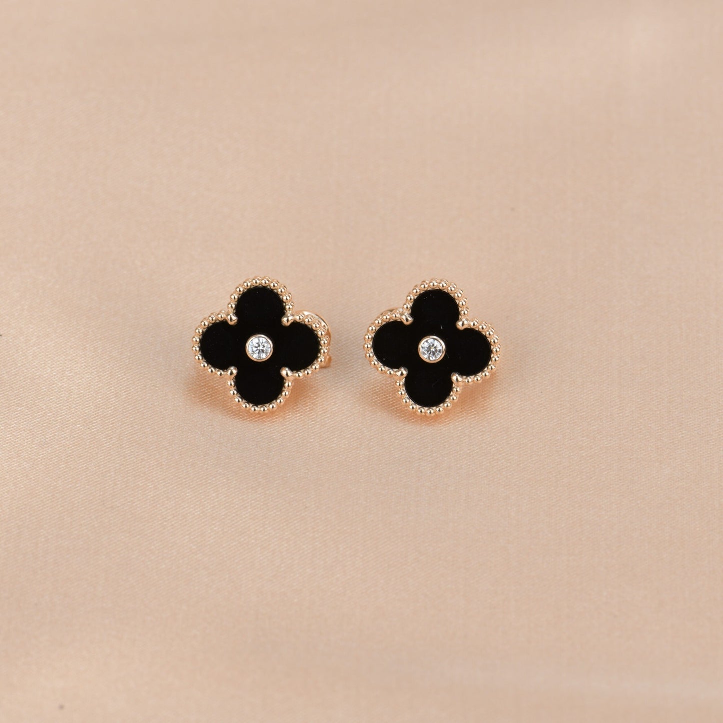 [Lumina]CLOVER MEDIUM 1 MOTIFS ONYX DIAMOND EARRINGS