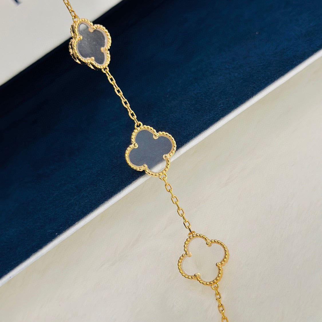 [Lumina]CLOVER 5 MOTIF ROCK CRYSTAL BRACELET