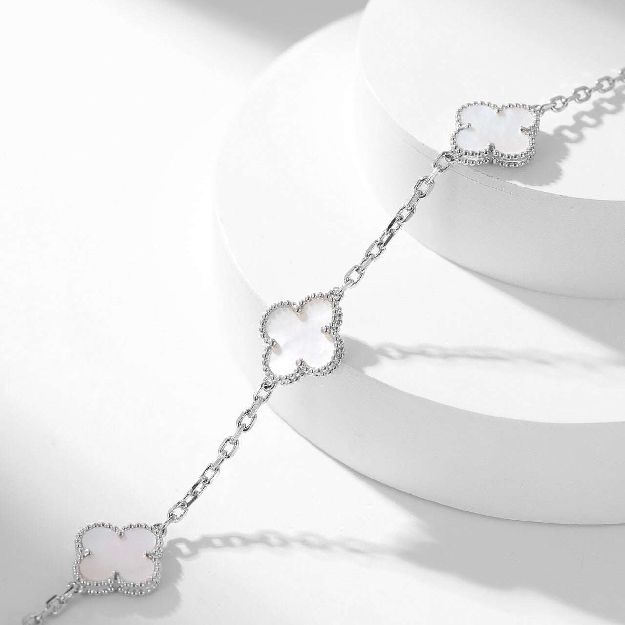 [Lumina]CLOVER 10 MOTIFS WHITE MOTHER OF PEARL NECKLACE
