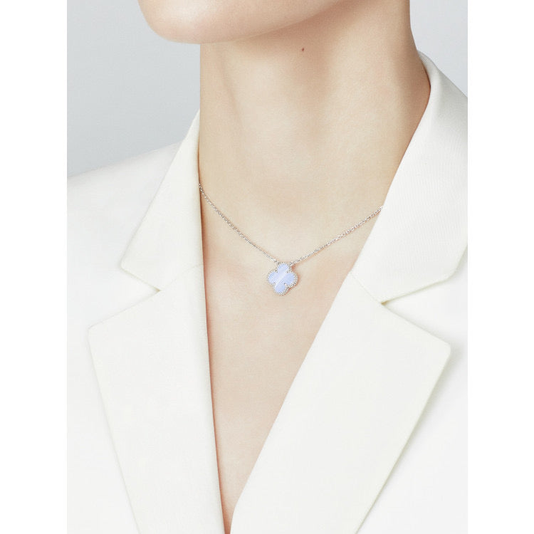 [Lumina]CLOVER 15MM BLUE CHALCEDONY NECKLACE SILVER