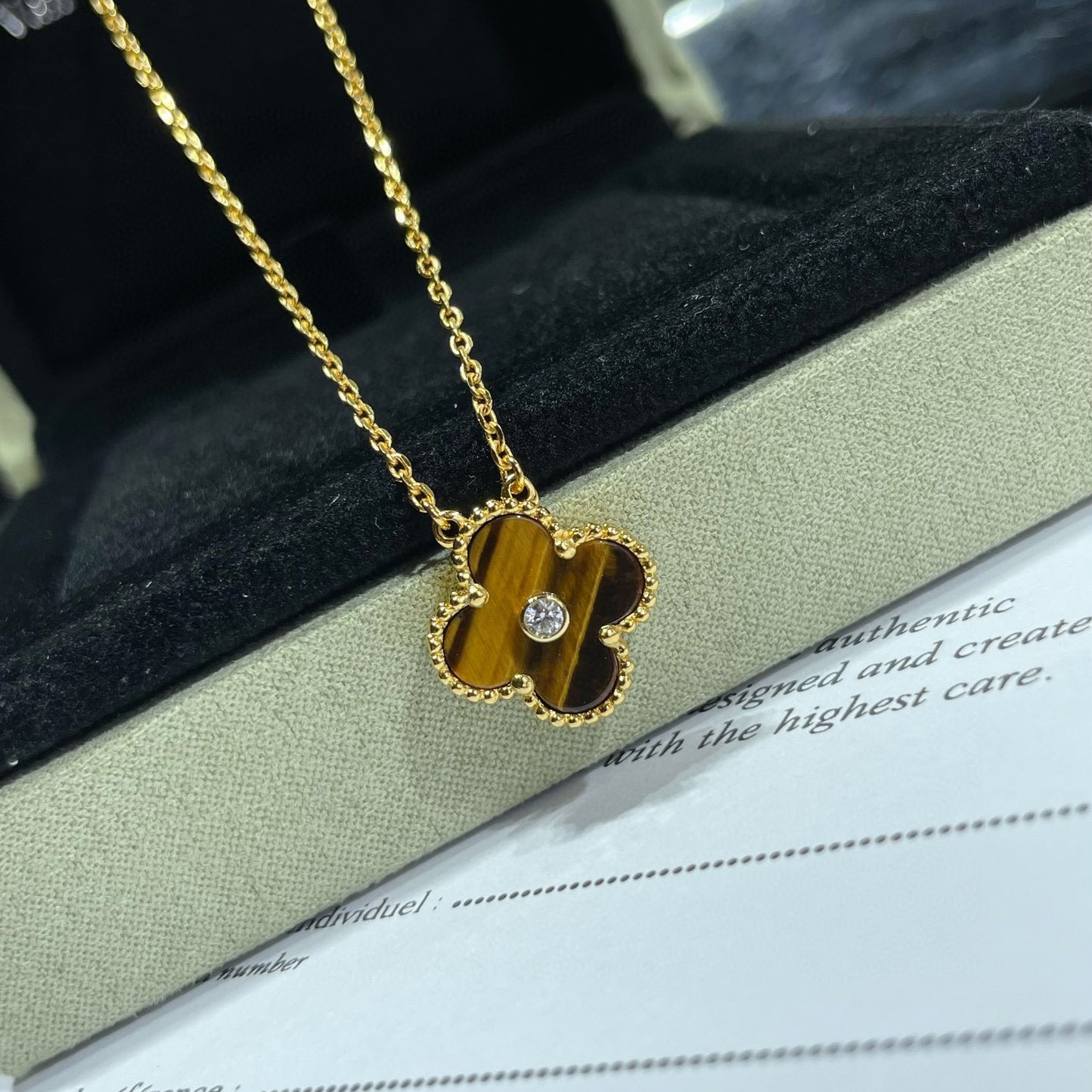 [Lumina]CLOVER 15MM DIAMOND AND YELLOW TIGER'S EYE AGATE necklace