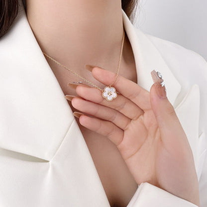[Lumina]LUCKY  WHITE MOP  PLUM BLOSSOM NECKLACE