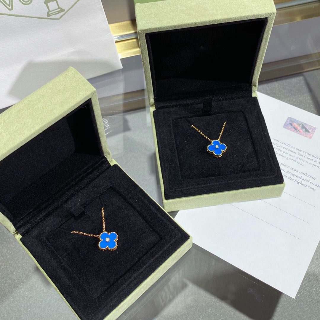 [Lumina]CLOVER 15MM DIAMOND AND BLUE AGATE NECKLACE